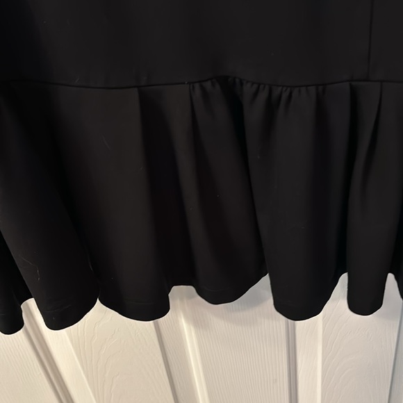 Size 2X The Limited black asymmetrical peplum top sleeveless - Picture 6 of 7